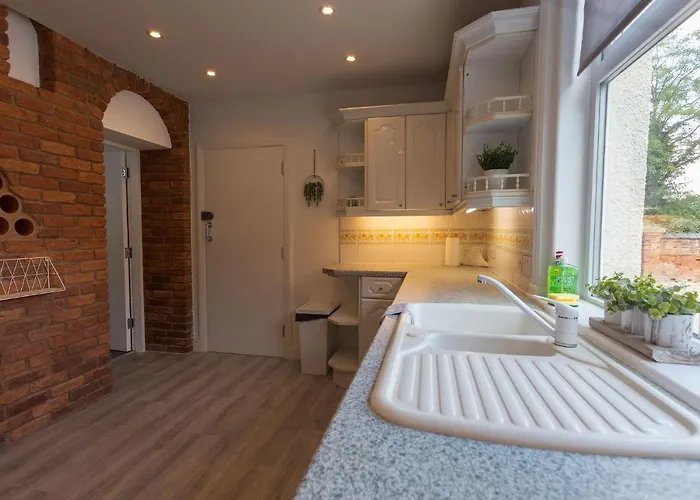 Stunning Rural Apartment - Sleeps 4 - Parking