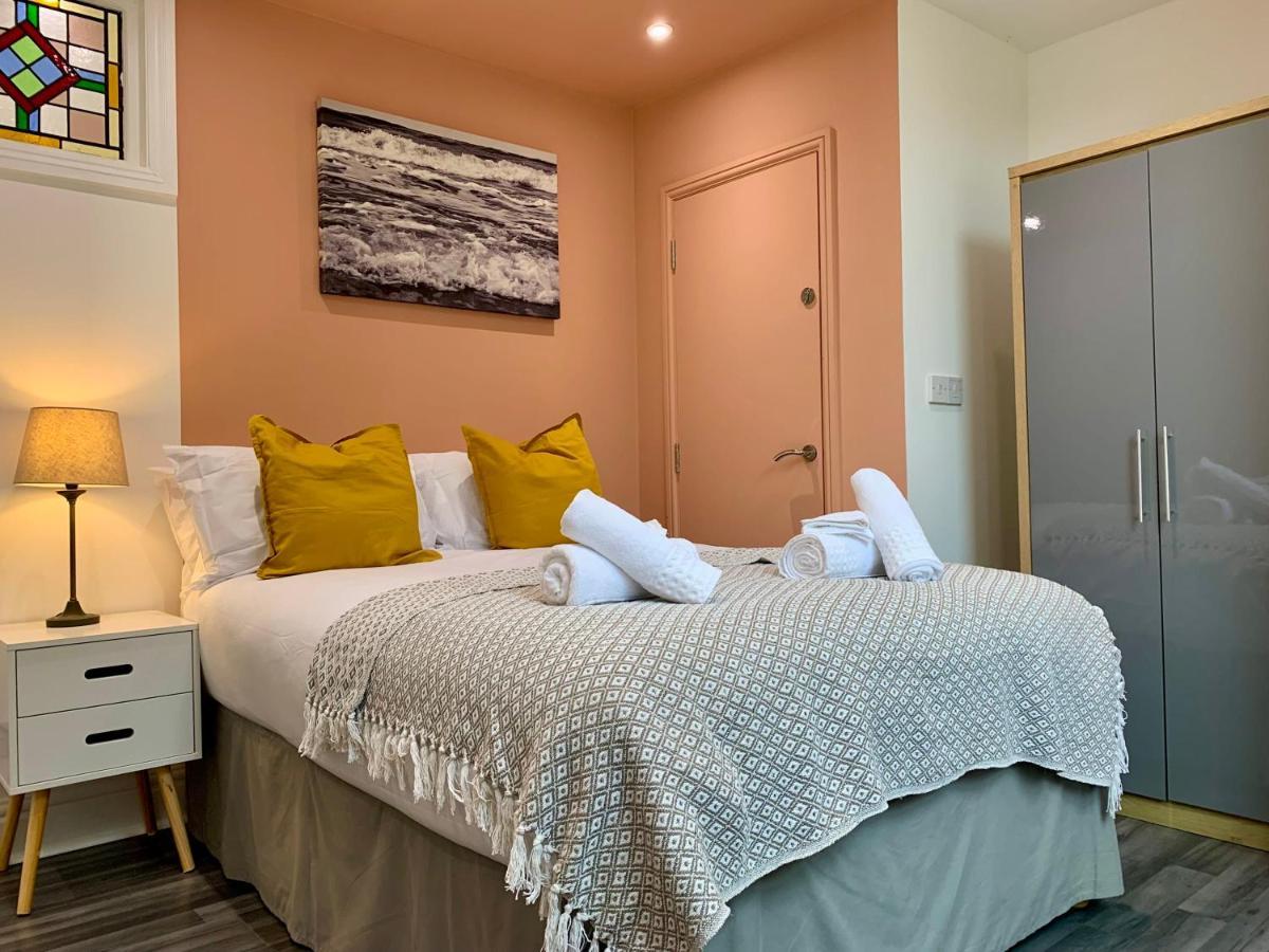 Stunning Rural - Sleeps 4 - Parking Apartment *