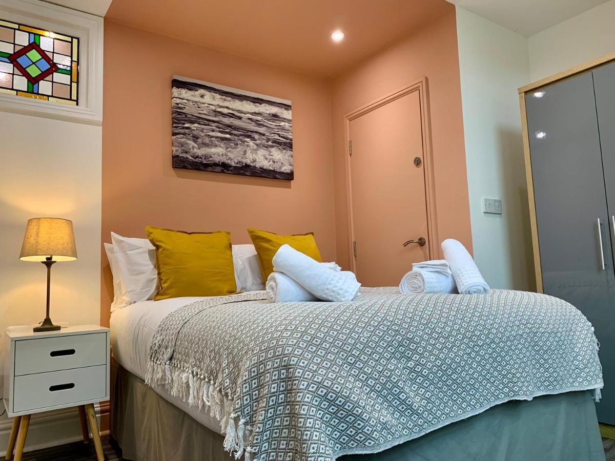 Stunning Rural - Sleeps 4 - Parking Apartment *